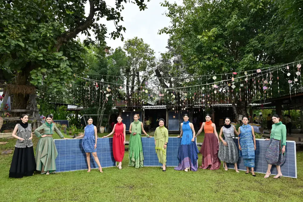 บางจากฯ ส่งต่อความสุขไม่สิ้นสุด ส่งต่อความยั่งยืน ต่อยอดจาก ‘ส่งเสริมผ้าไทย’ สู่ ‘การใช้พลังงานสะอาด’ มอบระบบผลิตไฟฟ้าจากพลังงานแสงอาทิตย์ให้วิชชาลัยผ้าทอหนองบัวลำภู