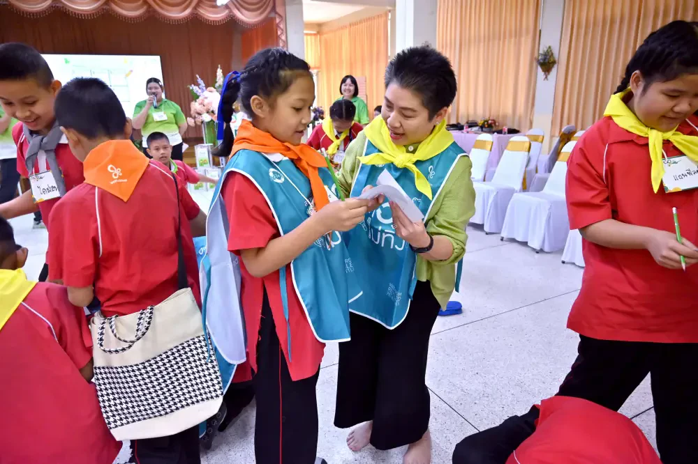 บางจากฯ และมูลนิธิใบไม้ปันสุข กระตุ้นพลังเยาวชนรักษ์โลก   ตั้ง “สถานีทอดไม่ทิ้ง” ในโรงเรียน รวบรวมน้ำมันปรุงอาหารใช้แล้วนำไปผลิต SAF