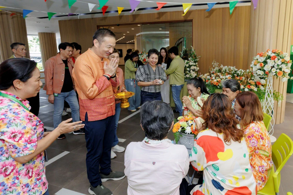 บางจากฯ ส่งมอบรถดับเพลิง EV คันแรกของไทย โดยความร่วมมือกับมหาวิทยาลัยเทคโนโลยีราชมงคลอีสาน ให้บริการในชุมชน เสริมคุณภาพชีวิต ความปลอดภัย และลดผลกระทบต่อสิ่งแวดล้อม