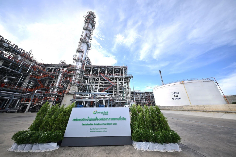 กลุ่มบริษัทบางจากผลิต SAF เชิงพาณิชย์ครั้งแรกในประเทศไทย ก้าวสำคัญสู่ยุคพลังงานคาร์บอนต่ำแห่งอนาคต รองรับตลาดทั้งในและต่างประเทศ