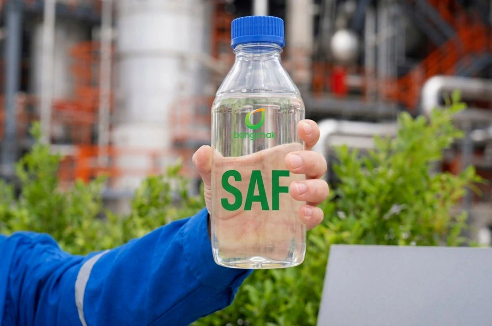 กลุ่มบริษัทบางจากผลิต SAF เชิงพาณิชย์ครั้งแรกในประเทศไทย ก้าวสำคัญสู่ยุคพลังงานคาร์บอนต่ำแห่งอนาคต รองรับตลาดทั้งในและต่างประเทศ