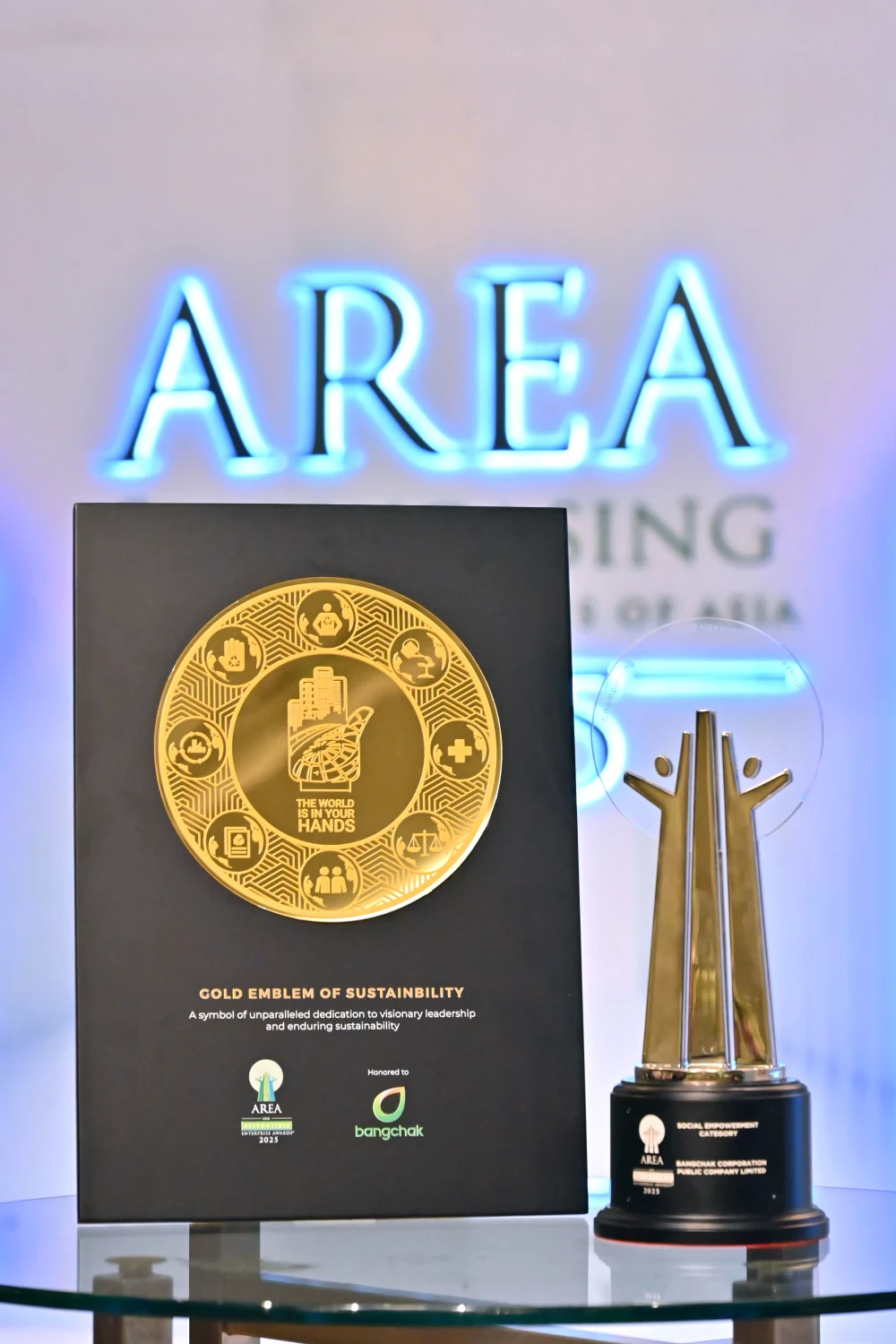 บางจากฯ ได้รับการยกย่องเป็นหนึ่งใน ESG Champions of Asia จากภารกิจชุมชนสัมพันธ์รอบโรงกลั่นน้ำมันบางจากพระโขนง “เติบโตไปด้วยกันอย่างยั่งยืน” พร้อมรับตราสัญลักษณ์ทองแห่งความยั่งยืน ต่อเนื่อง 8 ปี จากเวที AREA 2025
