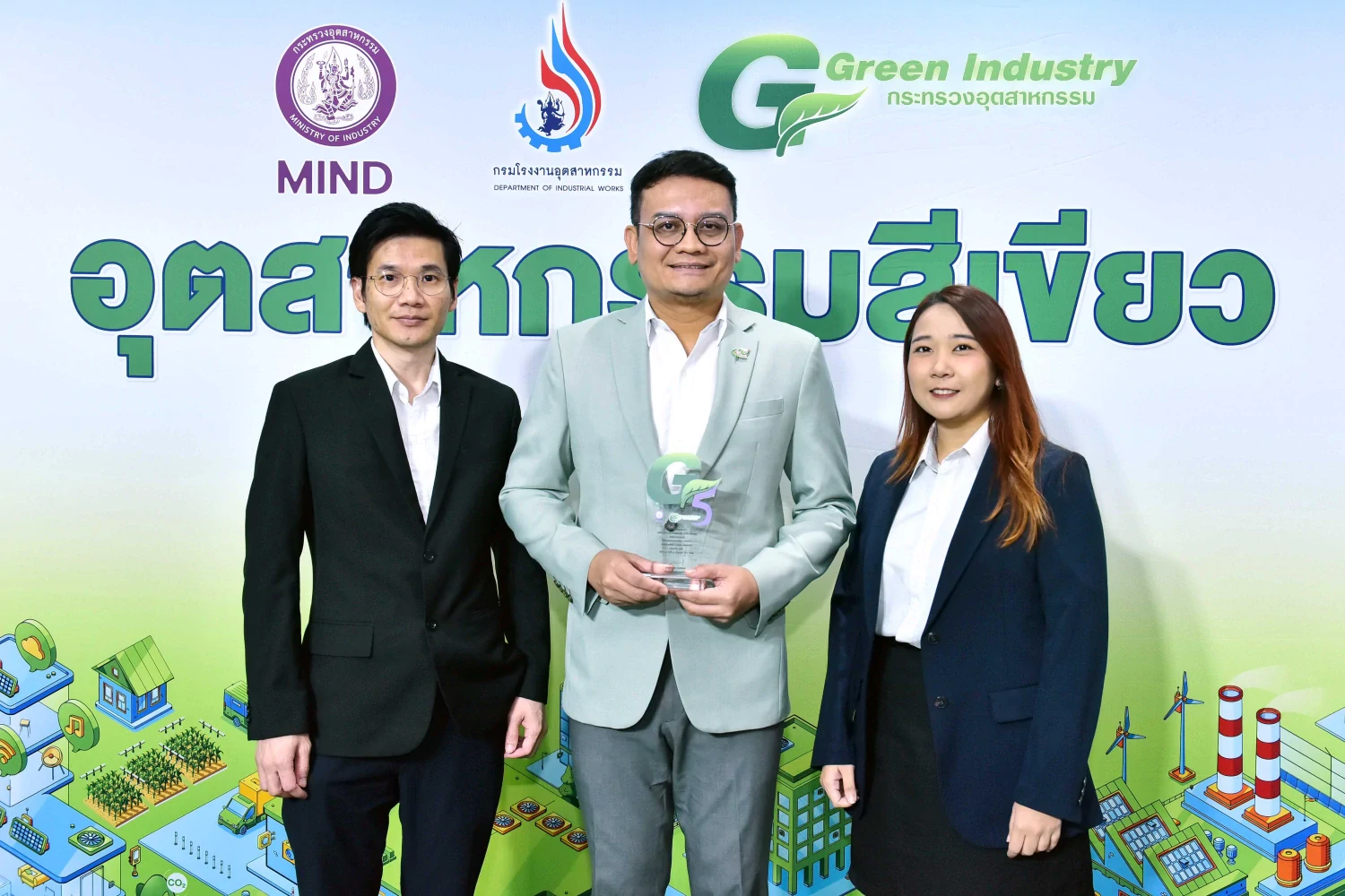 โรงกลั่นน้ำมันบางจาก พระโขนง รับรางวัลอุตสาหกรรมสีเขียวระดับ 5 สูงสุดต่อเนื่องปีที่ 3 แห่งเดียวในไทย ย้ำความสำเร็จการขับเคลื่อนอุตสาหกรรมสีเขียว สร้างธุรกิจยั่งยืน